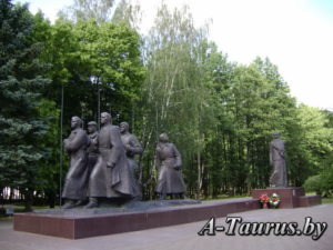 Полная композиция монумента в честь Куприяновой