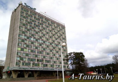 Фасад гостиницы Турист в городе Минск