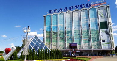 Здание универсального магазина Беларусь в Минске главный фасад