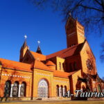 Главный фасад костёла святых Симеона и Елены площадь Независимости в Минске